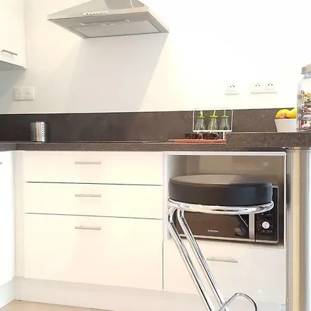 Pretty 2-rooms Completely Renovated Near Tram C #b8 *